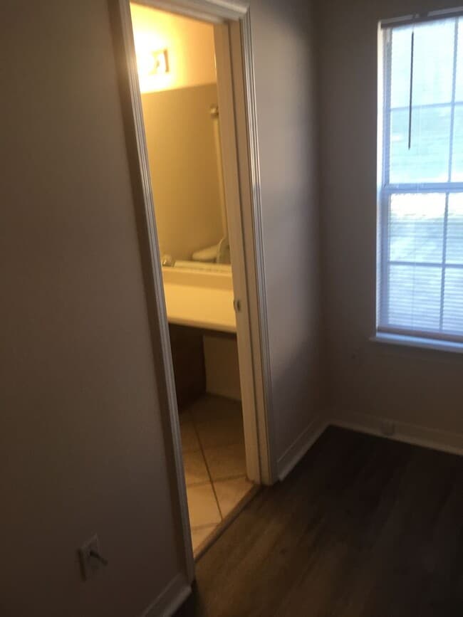 Building Photo - 3-Bedroom 2-Bath- Near Duke Field, Shopping, Beaches, Parks & Hiking Trails