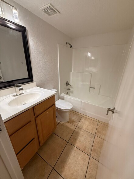 Building Photo - 807 W Palomino Dr