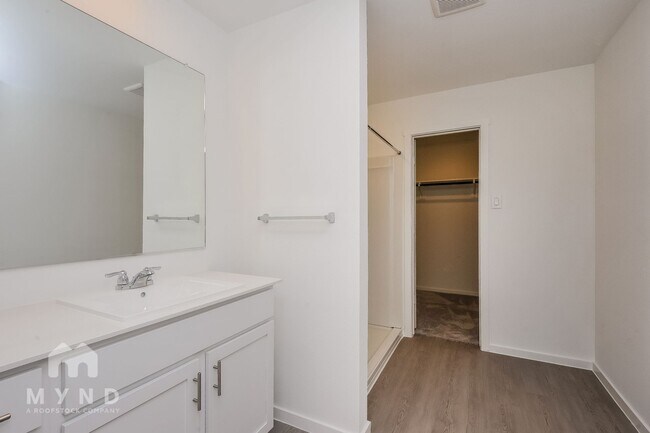 Building Photo - 2756 Mistwood Dr