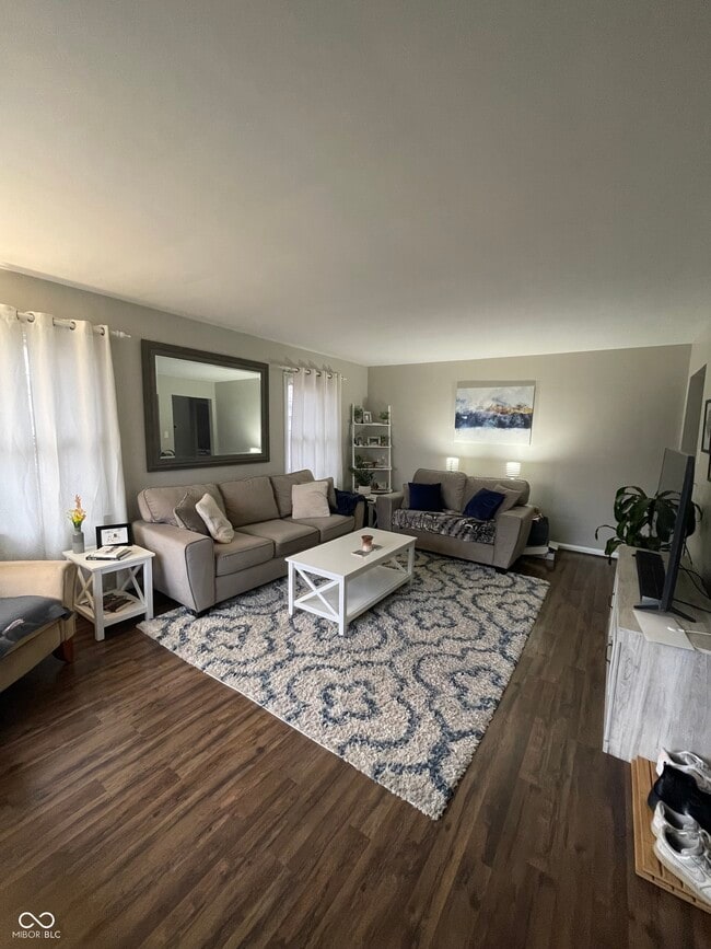 Building Photo - 924 Main St