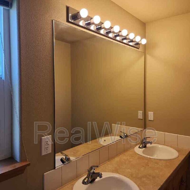 Building Photo - 2885 SW Indian Cir