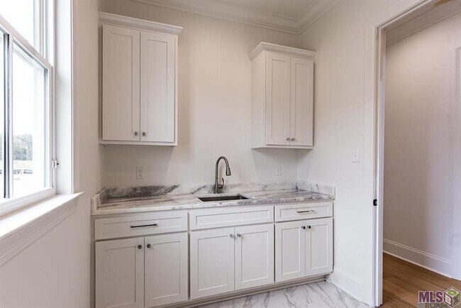 Building Photo - 7644 Jeter Dr