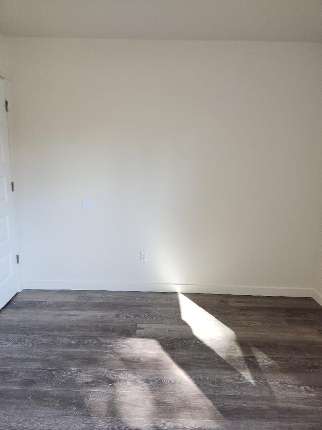 Building Photo - 3bedroom 2bath House