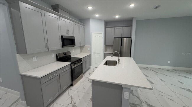 Building Photo - 706 S Thacker Ave