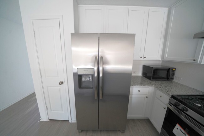 Building Photo - Gorgeous like-new home Available for Rent ...