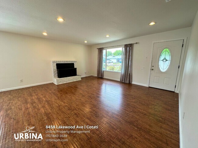 Building Photo - Spacious 4 Bedroom Home in Cotati Near SMART Train - Cosigners Welcome!