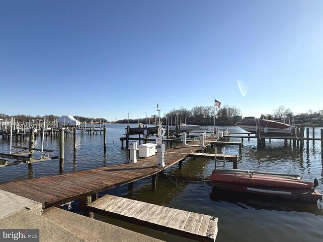 Building Photo - 532 Riviera Dr