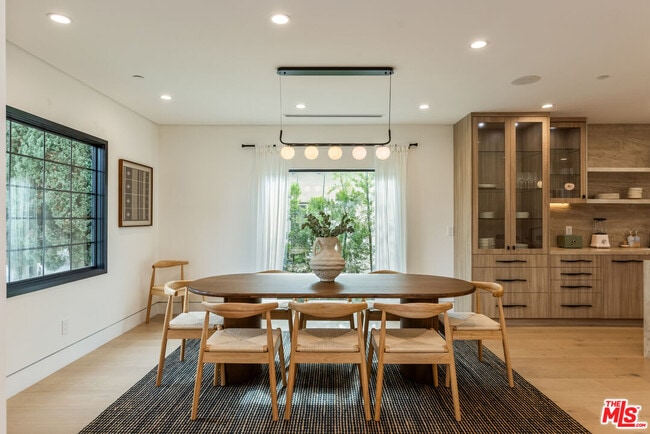 Building Photo - 1161 Stearns Dr