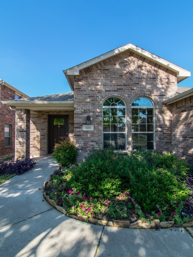 Building Photo - 5212 Blackwood Dr