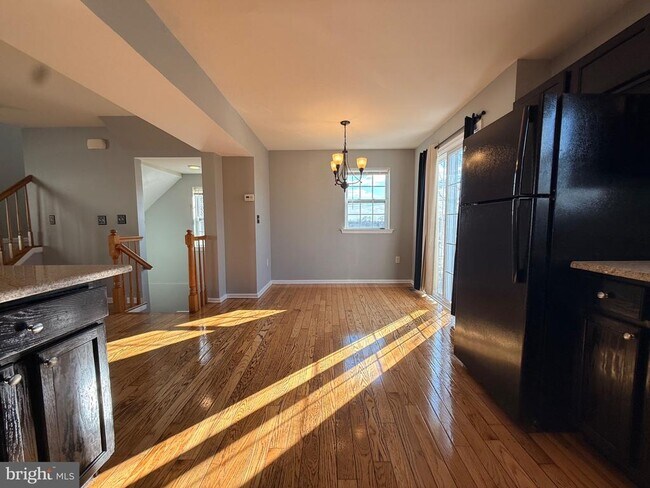 Building Photo - 2 Alfred Ave