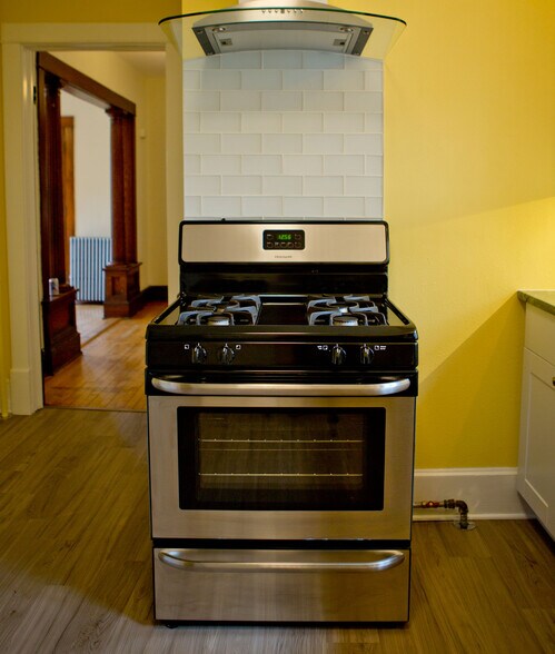 Building Photo - 225 Buell St