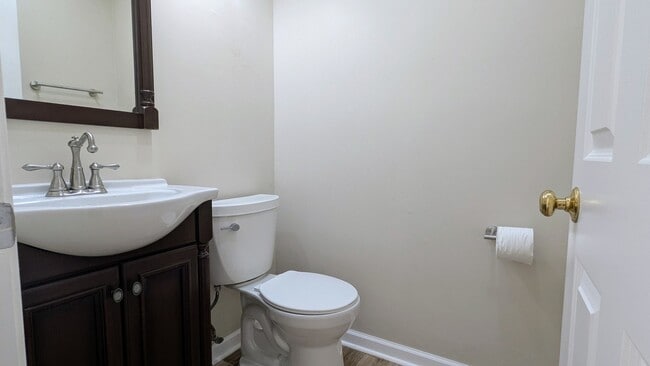 Building Photo - 650 Shining Water Dr