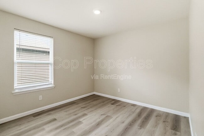 Building Photo - 15027 Harbor Lndg