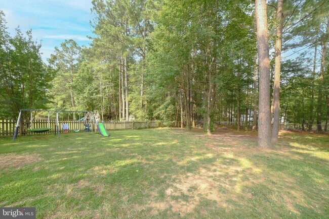 Building Photo - 21133 Woodmere Dr