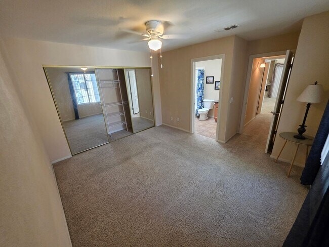 Building Photo - Resort Style Condo At The Lakes