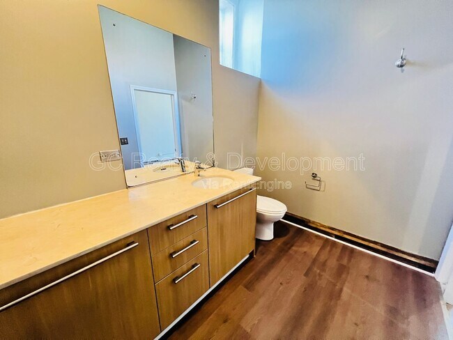 Building Photo - 3336 S Lituanica Ave