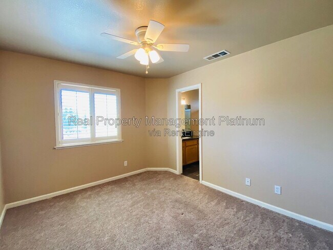 Building Photo - 7115 N Cecelia Ave