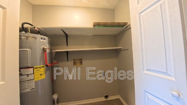 Building Photo - 504 Willow Ln