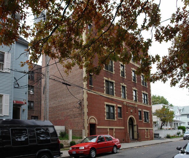 Building Photo - 10 Parker St