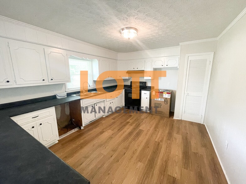 Building Photo - 13045 Old White Horse Rd