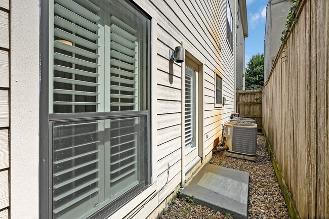 Building Photo - 1610 Norfolk St