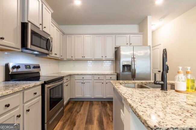 Building Photo - 3006 Bayrose Cir
