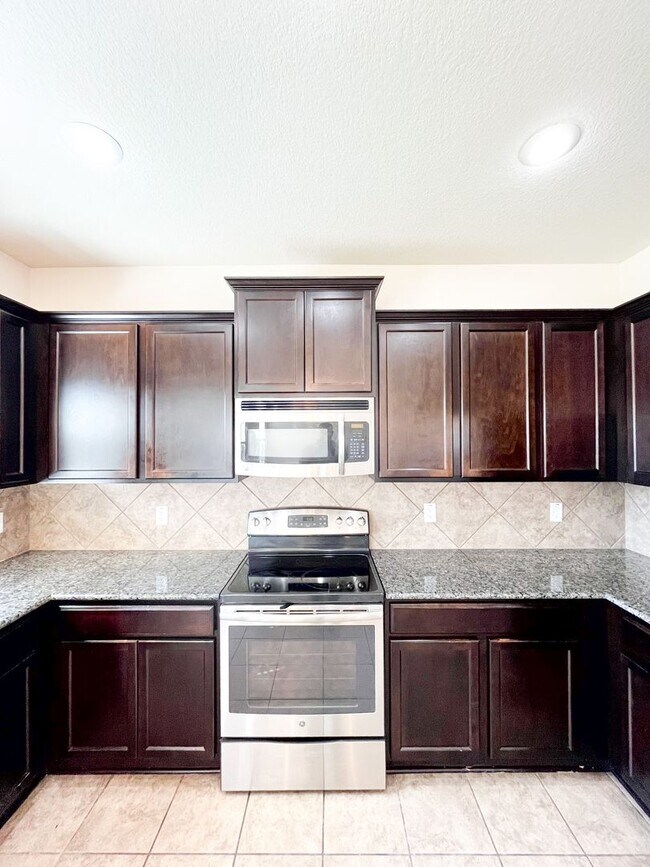 Building Photo - Available NOW!!!! This gorgeous home is located in The Landing Subdivision in Killeen. This home ...