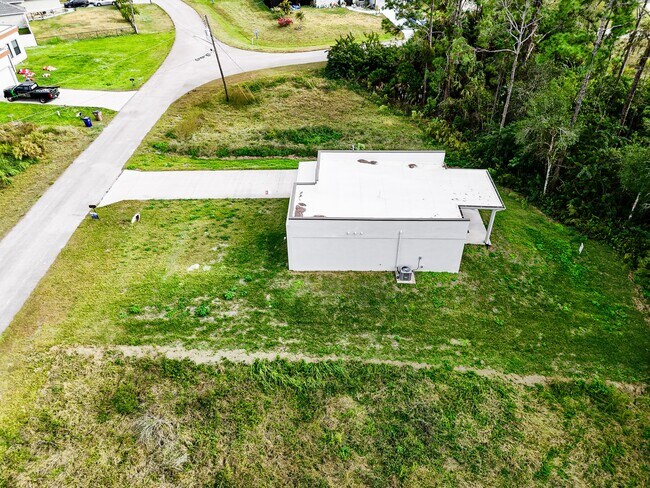 Building Photo - 1917 Lorna Ave