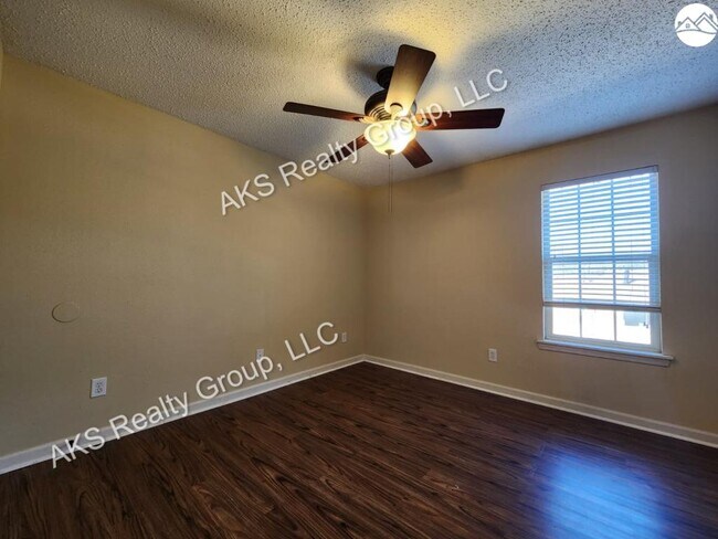 Building Photo - 1108 Chapel Creek Dr