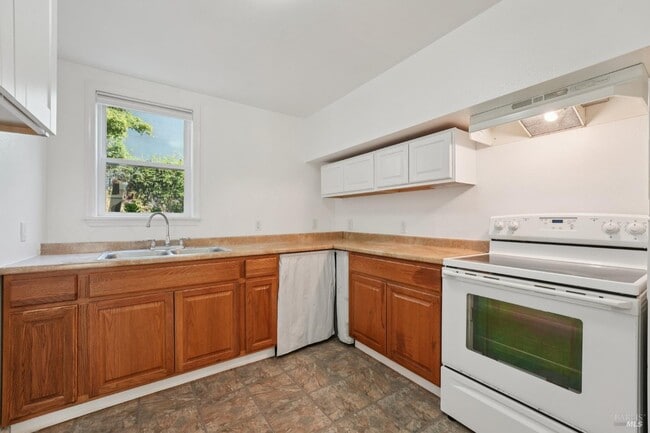 Building Photo - 735 Sir Francis Drake Blvd