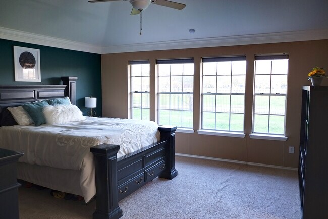 Building Photo - 4622 Forest Home Dr