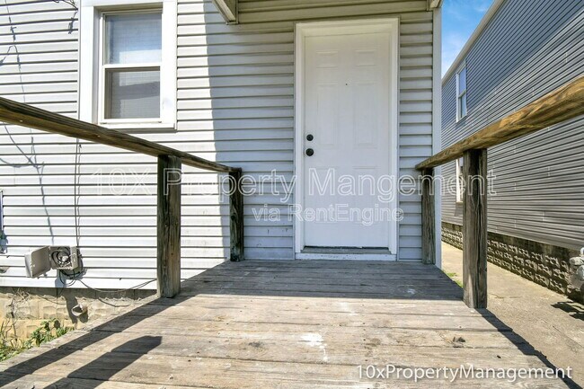 Building Photo - 1505 Duxberry Ave