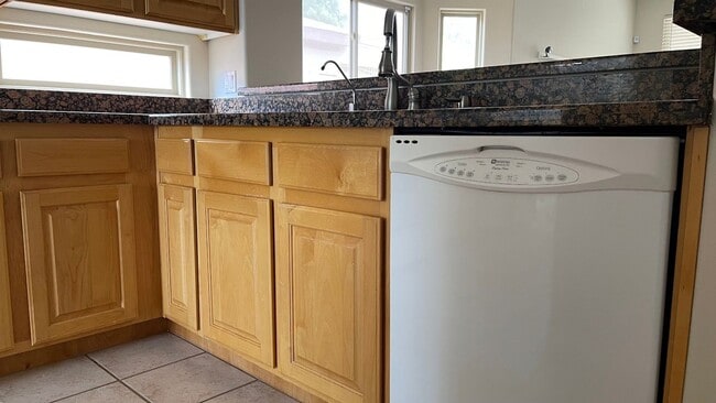 Building Photo - Beautiful 3 Bedroom Home in Coral Canyon!