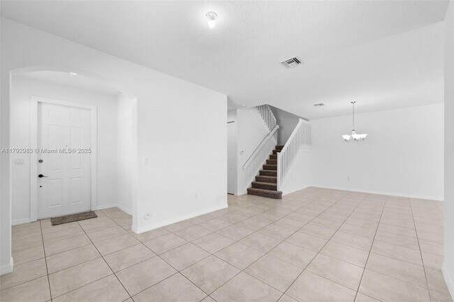 Building Photo - 830 NE 191st St