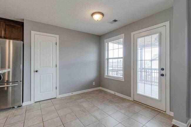 Building Photo - 1063 Freedom Dr