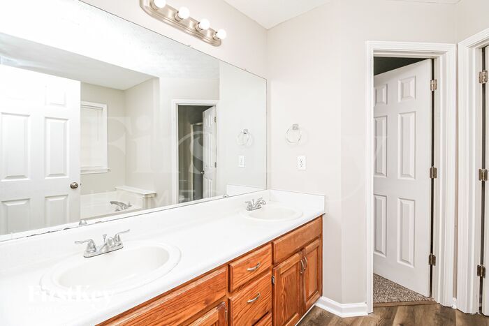 Building Photo - 270 Rosewood Cir
