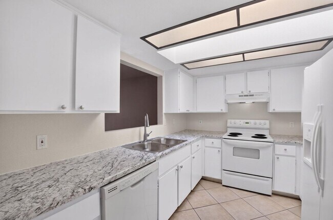 Building Photo - Modern Updated Tempe Townhome Near ASU & Downtown with Resort-Style Amenities