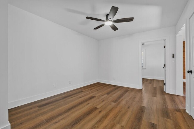 Building Photo - 223 Cumberland Dr