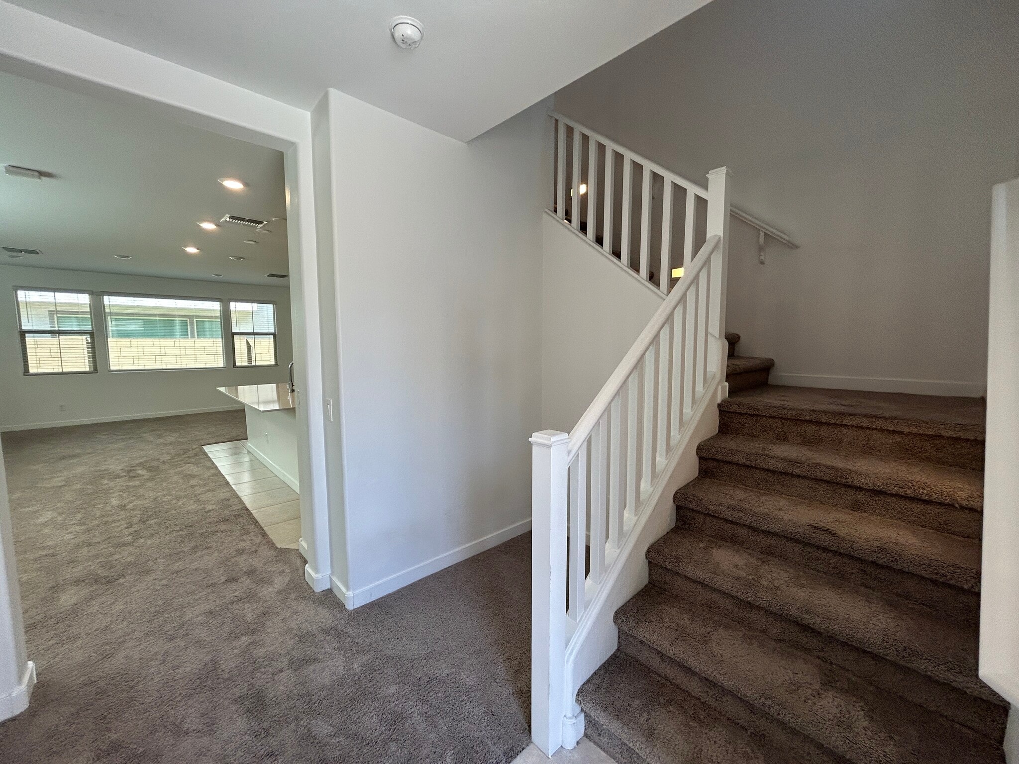 Building Photo - 1168 E Sabino Dr