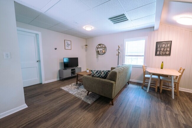 Primary Photo - 4311 County St