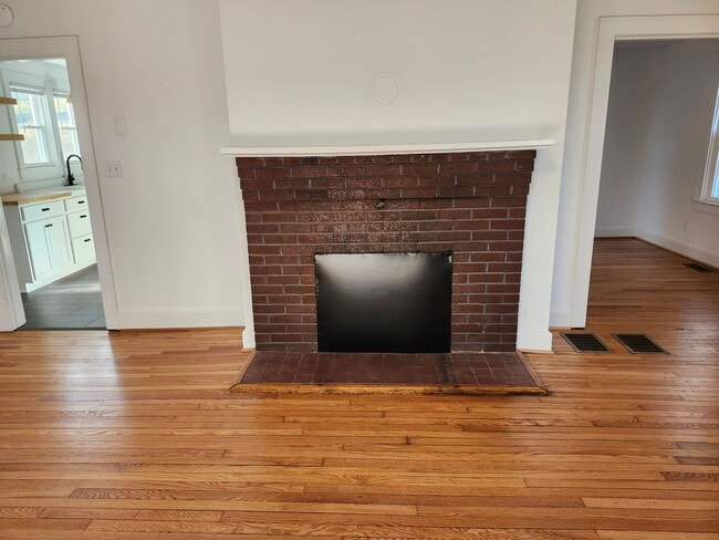 Building Photo - Large, Remodeled Single Family 4 BR House in Staunton