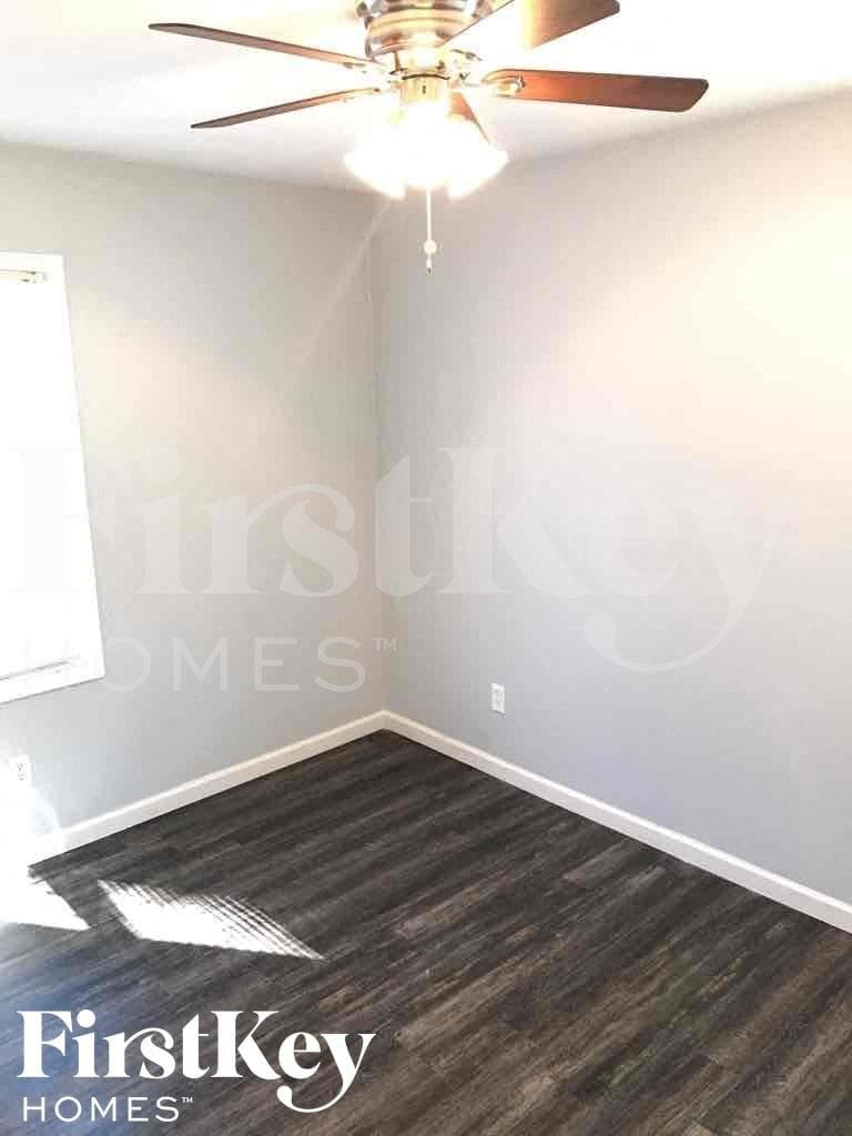 Building Photo - 7020 NE 51st Terrace