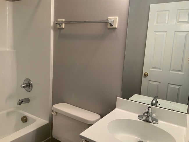 Building Photo - 206 W 15th St