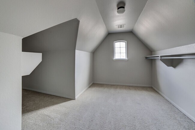 Building Photo - 5 Bed | 2.5 Baths | Broken Arrow