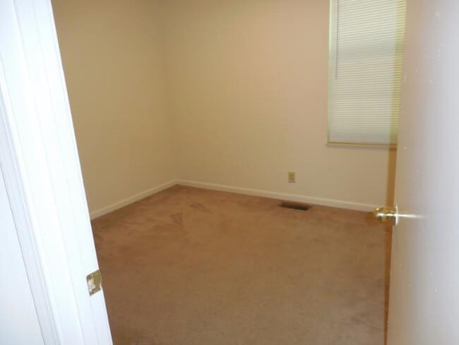 Building Photo - Conroy Avenue-311