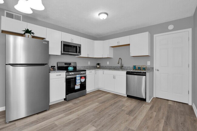 Building Photo - 5571 Heather St