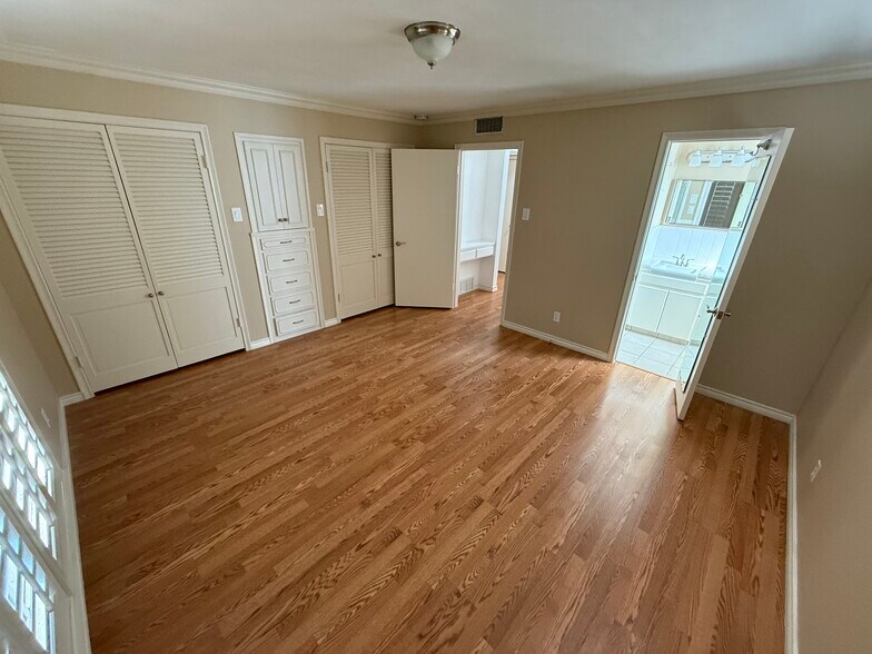 Building Photo - 8618 Baltimore Dr