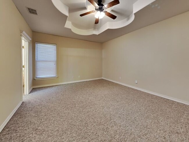 Building Photo - *No Application Fee* *$500 off First Month...