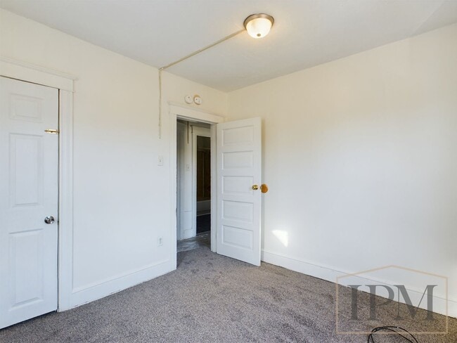 Building Photo - Coming Soon! - Recently Renovated 3 Bedroo...