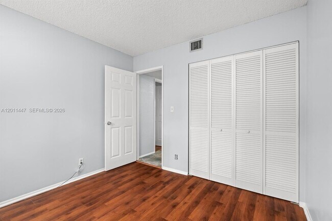 Building Photo - 3083 N Oakland Forest Dr